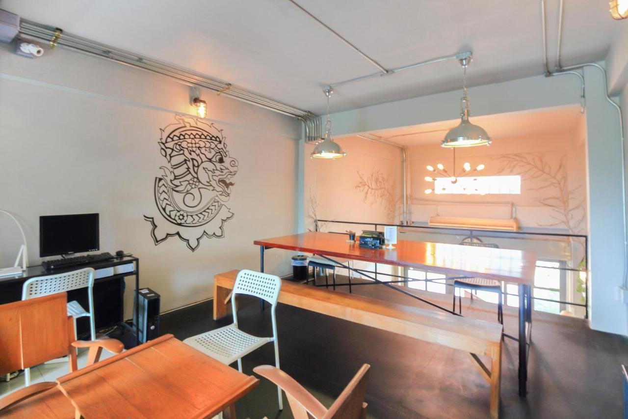 Oyo 421 Guyasuka Hostel & Cafe Bangkok Exterior photo