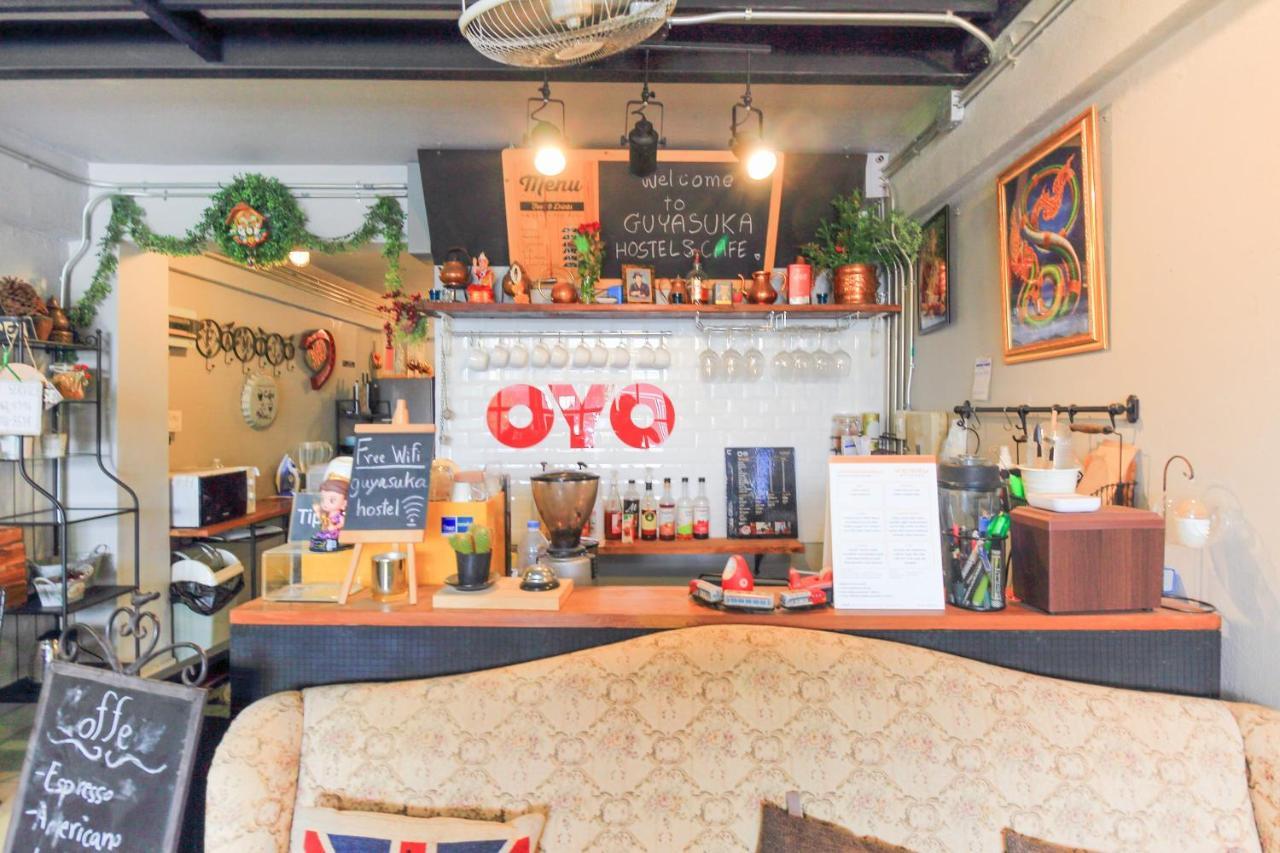 Oyo 421 Guyasuka Hostel & Cafe Bangkok Exterior photo