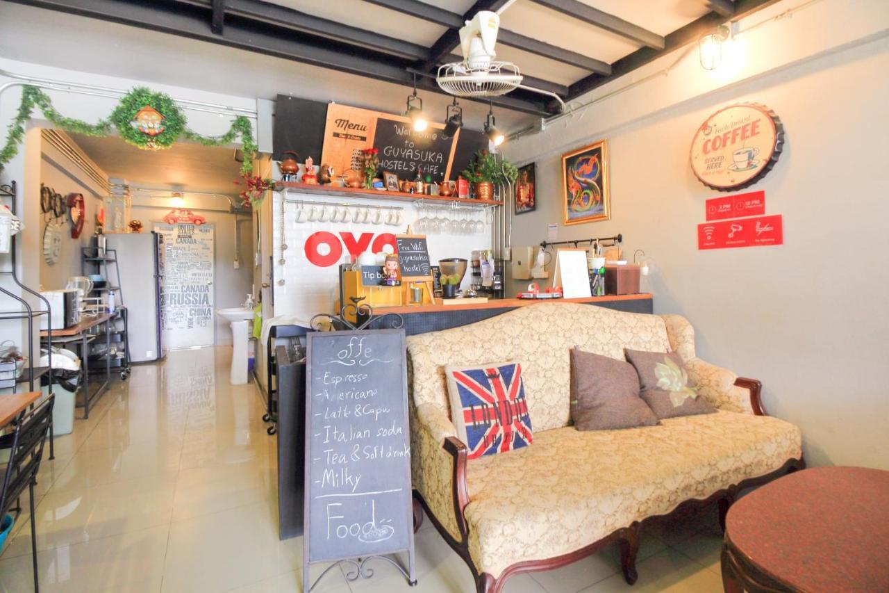 Oyo 421 Guyasuka Hostel & Cafe Bangkok Exterior photo